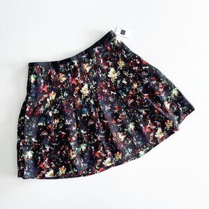Gap // Abstract floral skirt // size 8 // new with tags // hits just above knee